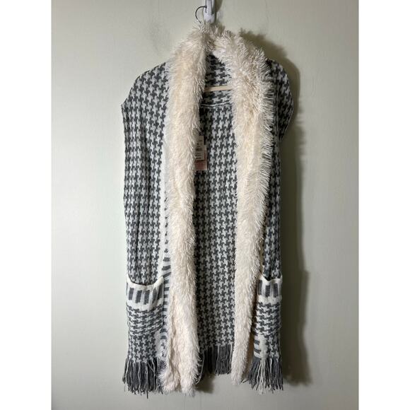 NWT Jessica Simpson Gray and White Knit Long Sweater Vest. One Size - Picture 1 of 3